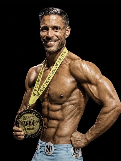 Daniel Cánovas con su medalla de Campeón del Mundo de Fitness Natural